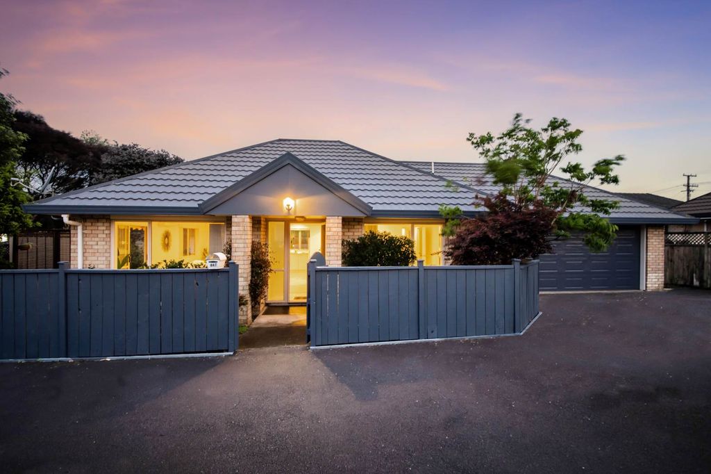 Sold 44F Kings Road, Panmure realestate.co.nz